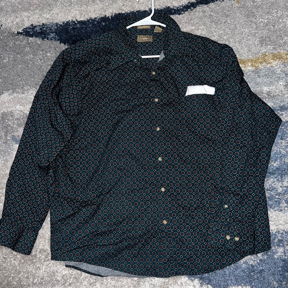 Green Casual Button Down Shirt with Classic Collar